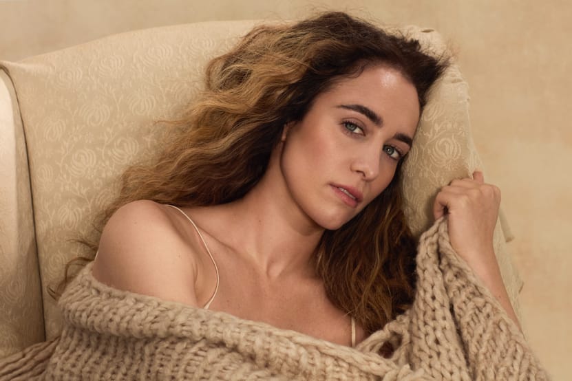 11 Questions With Singer-Songwriter Chloe Stroll